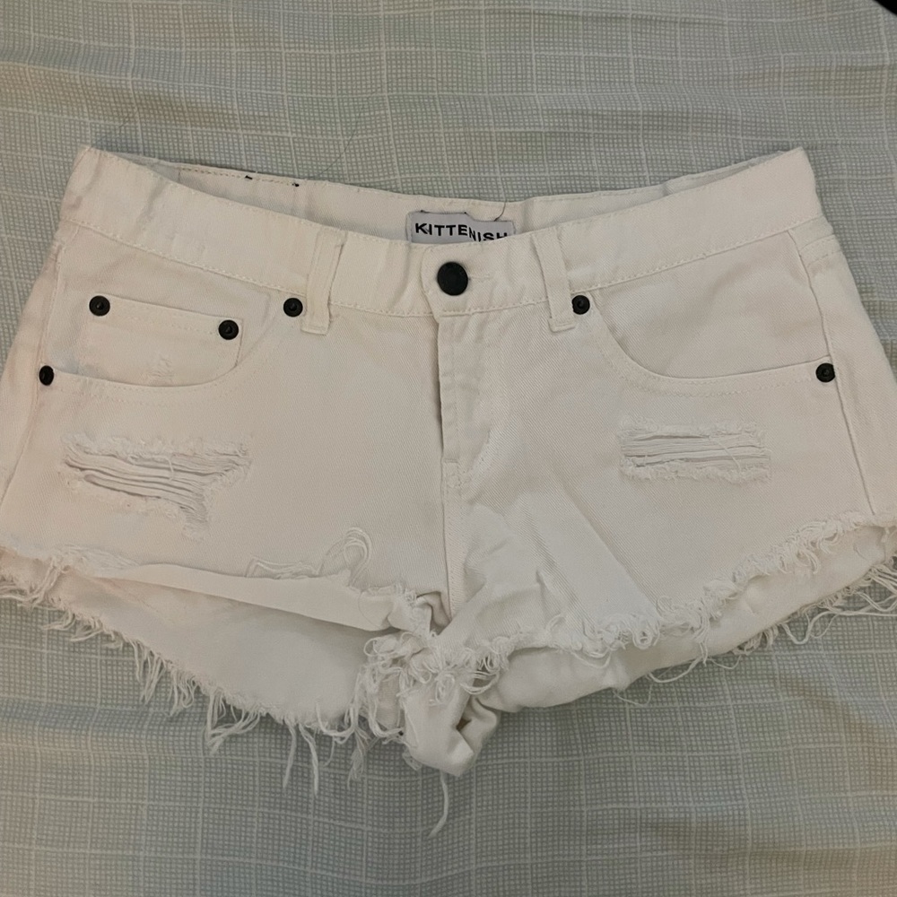 Kittenish white denim shorts